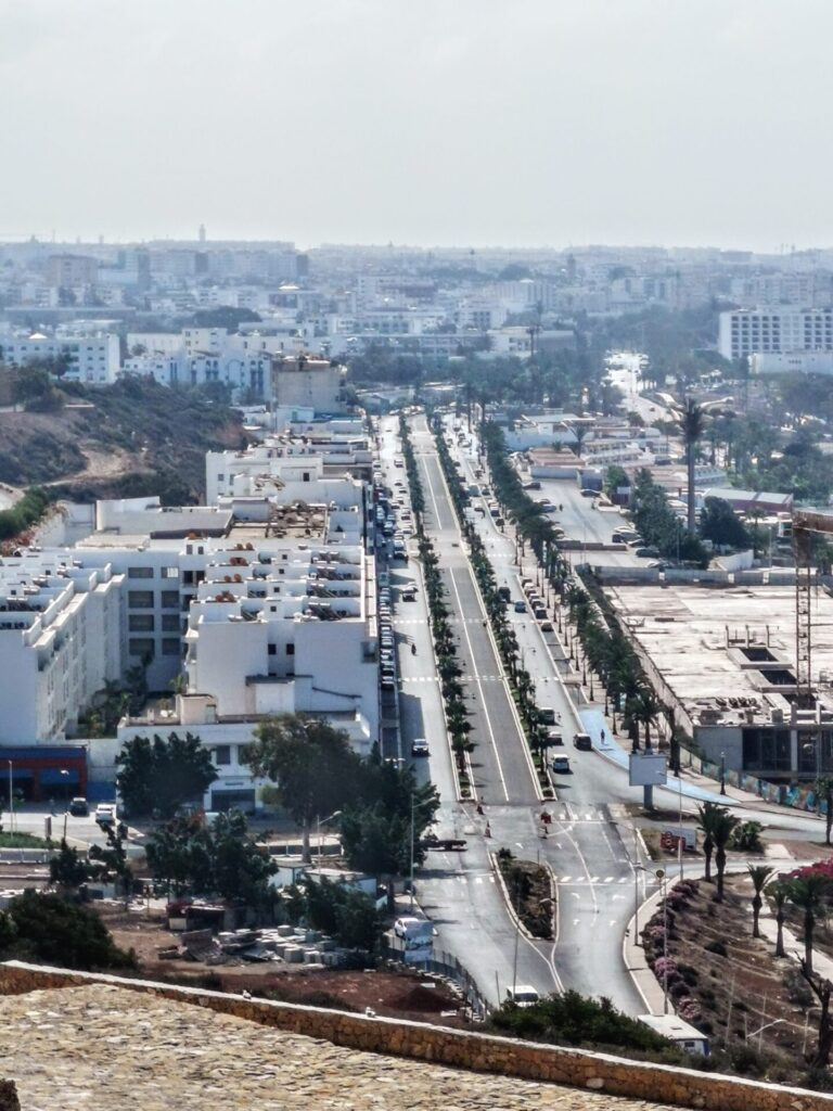 View auf die Haupt-Straße im Zentrum von  Agadir
