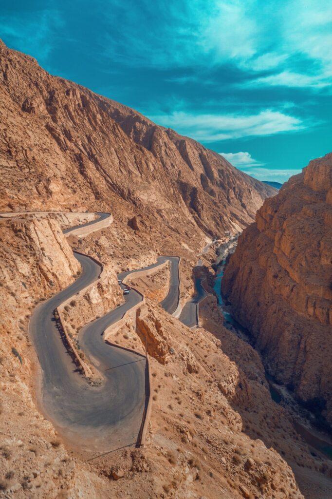 Serpentinen-Straße im Dades Tal
