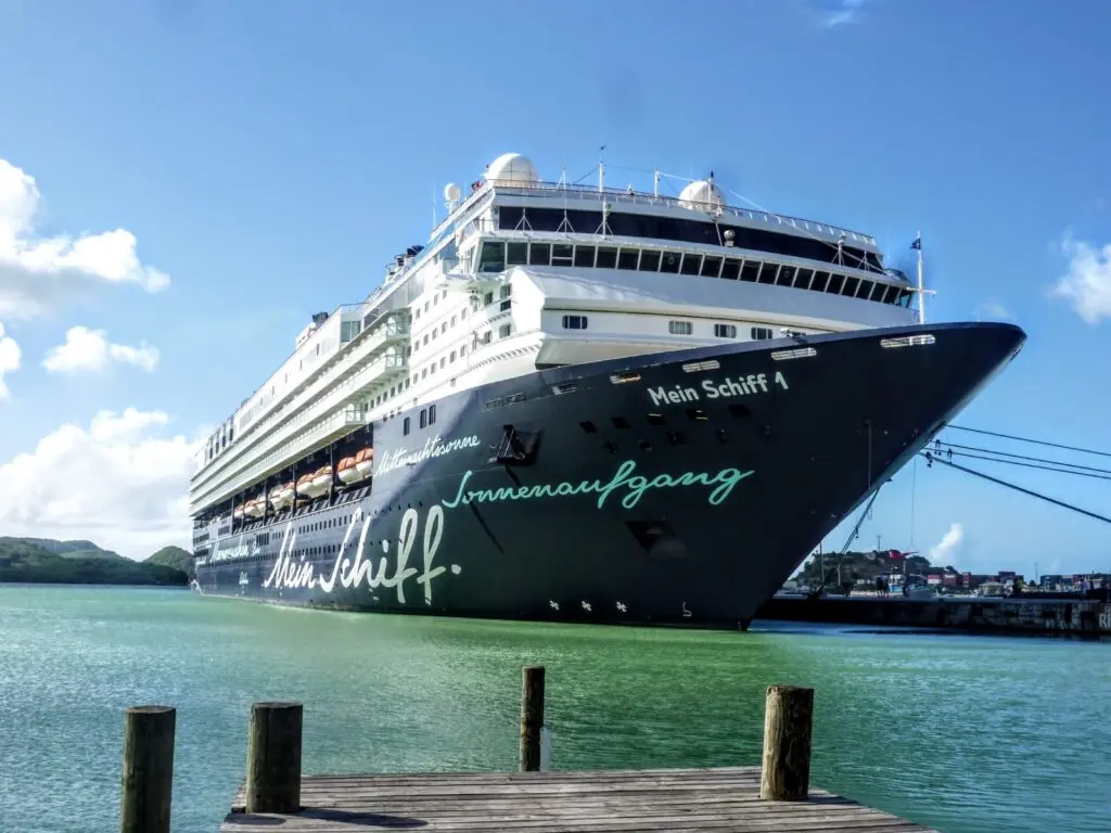Mein Schiff 1 am Hafen von Antigua St. Johns