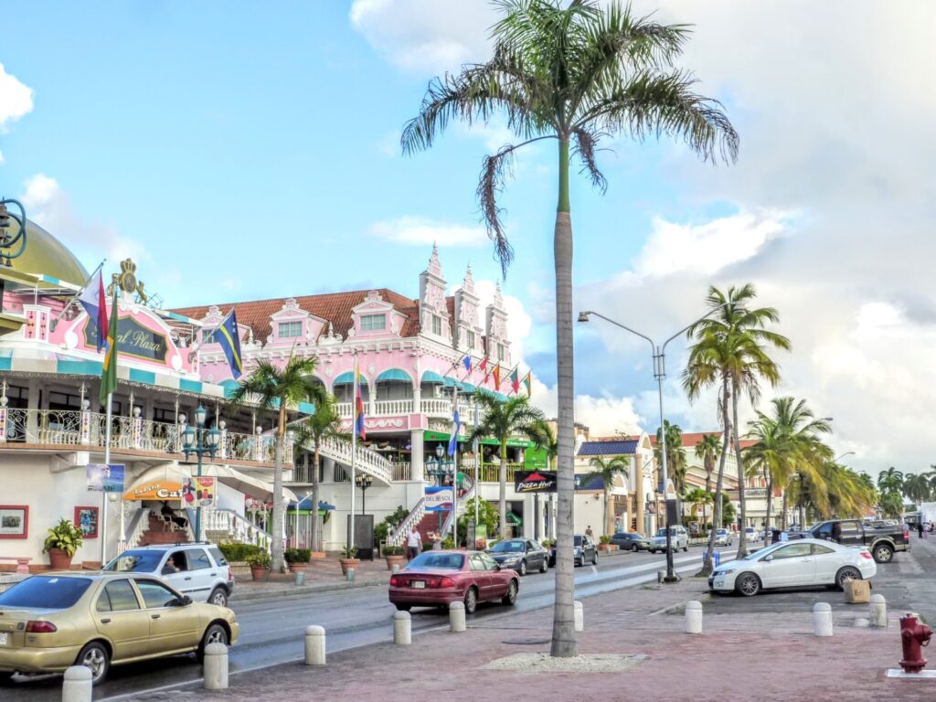 Bunte Häuser im Zentrum von Oranjestad auf Aruba