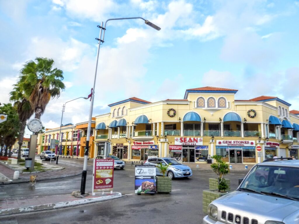 Bunte Häuser im Zentrum von Oranjestad auf Aruba