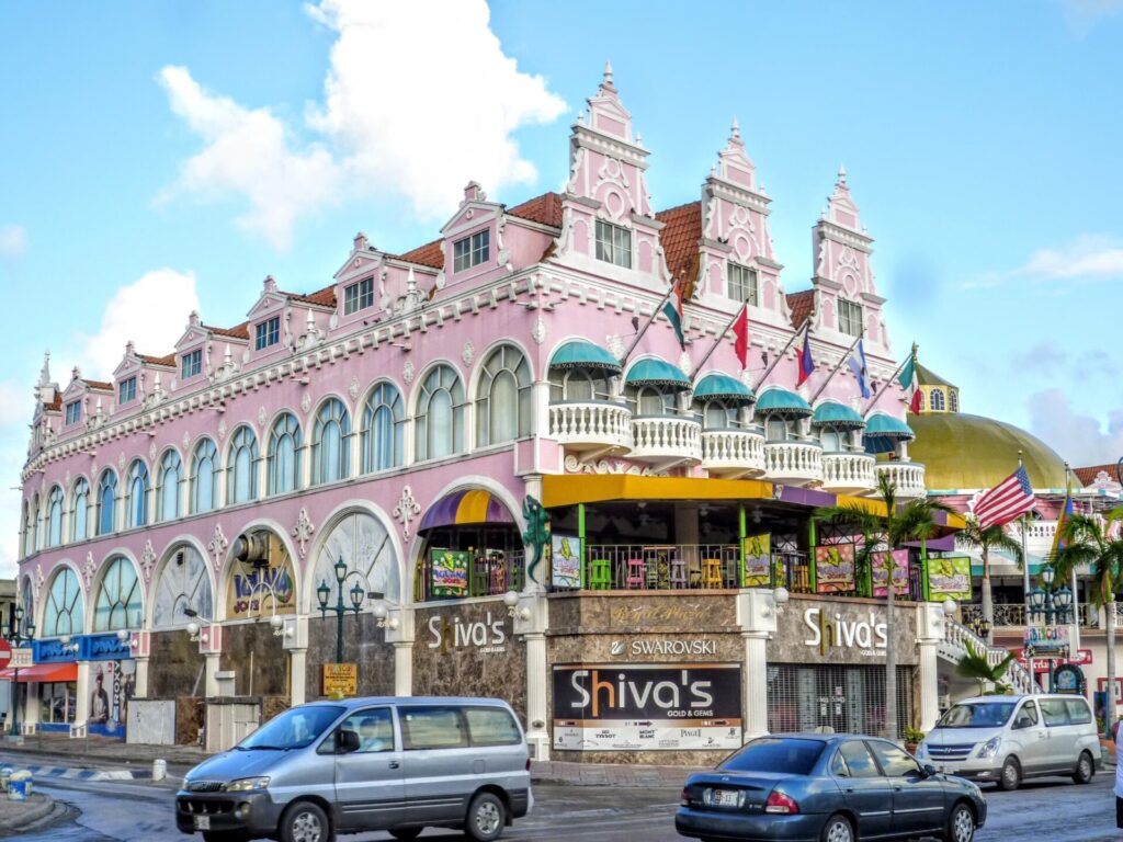 Bunte Häuser im Zentrum von Oranjestad auf Aruba