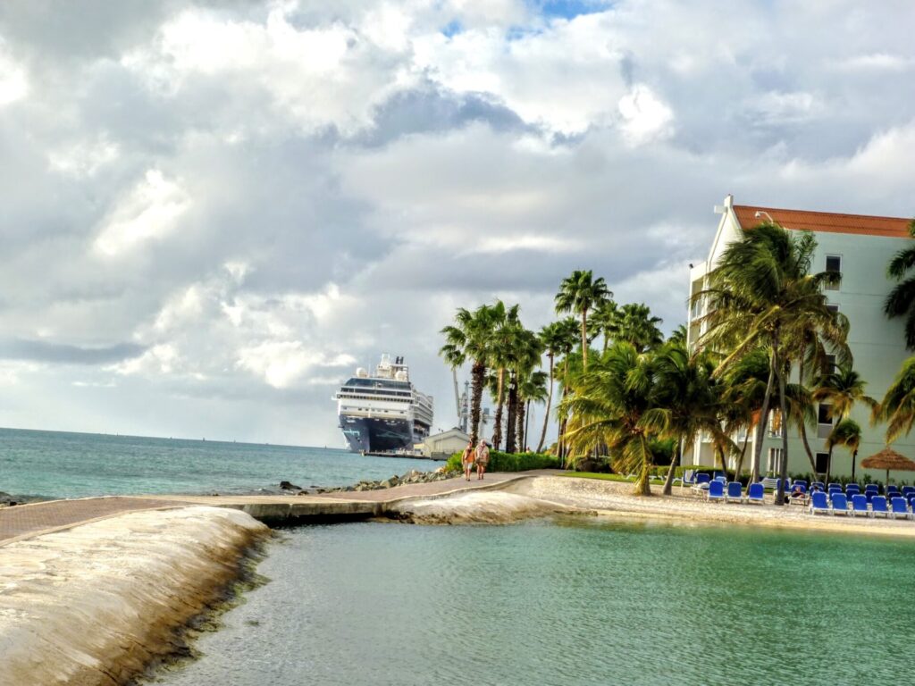 Karibik Aruba Oranjestad Strand Meer Palmen