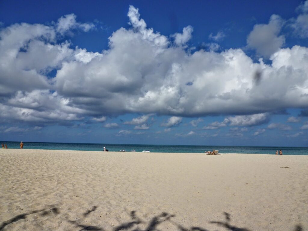 Weißer Strand auf Aruba