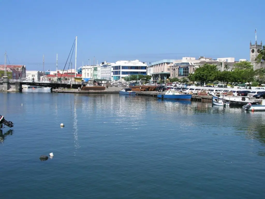 Flussarm mit Booten in Bridgetown auf Barbados