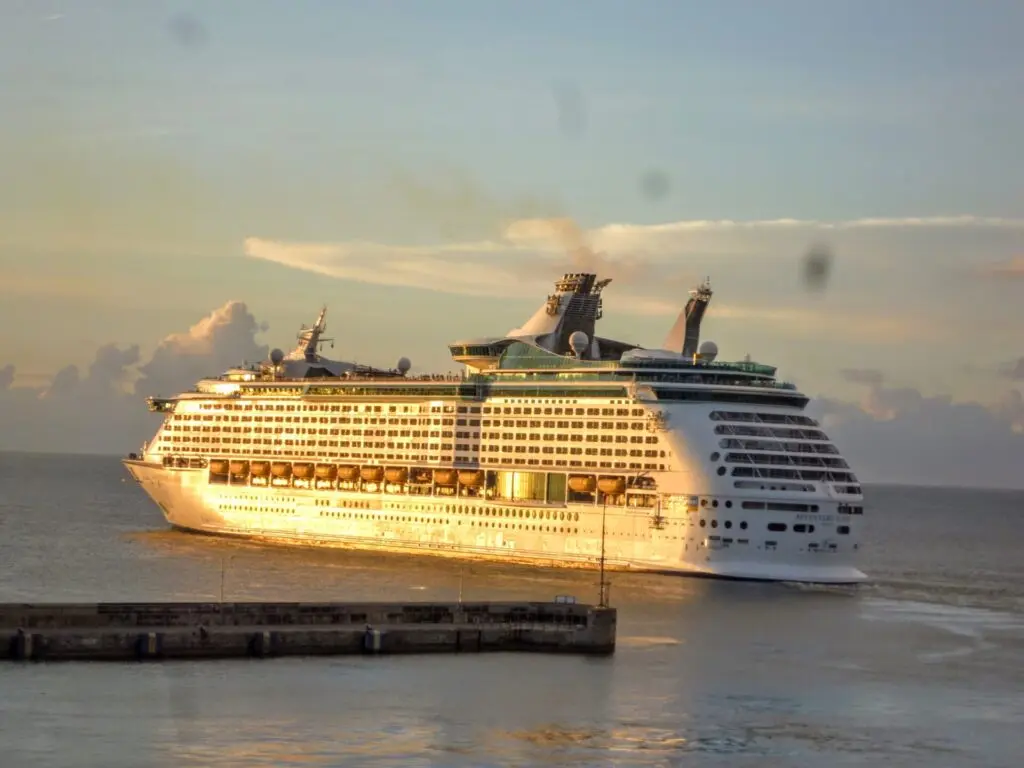 MSC Kreuzfahrt-Schiff im Hafen von  Bridgetown Barbados 