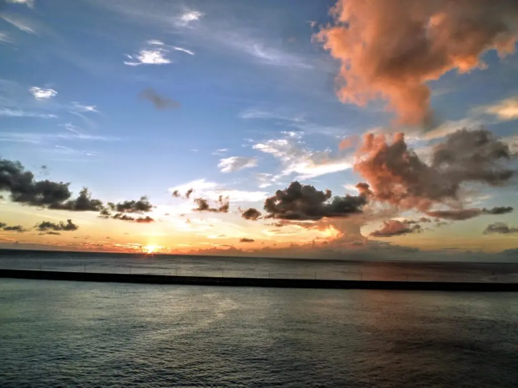 Sonnenaufgang am Meer von Bridgetown Barbados