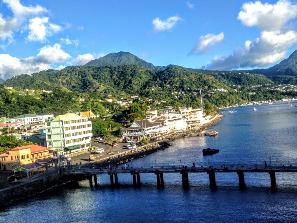 Blick auf den Hafen  Roseau in Dominica