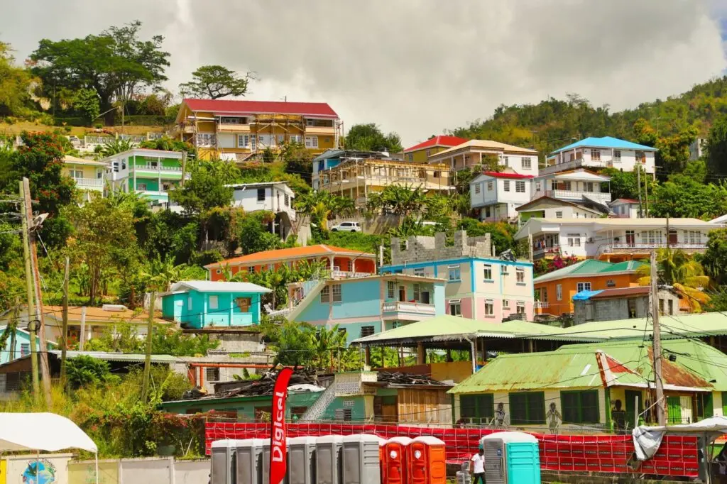 Bunte Häuser in Dominica Roseau 