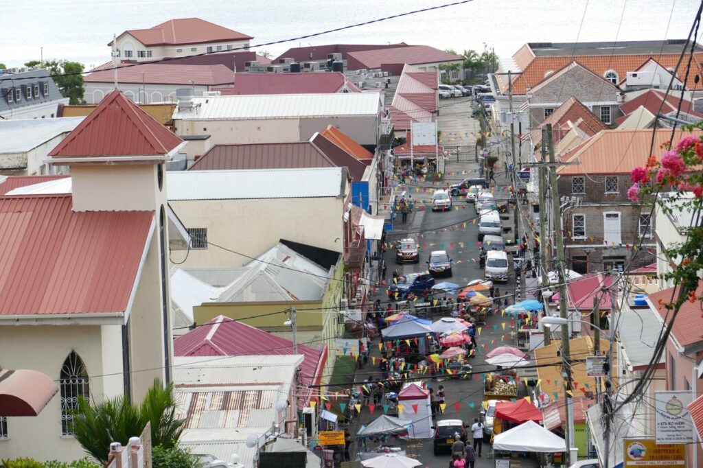 Straße mit Markt in St. Georges Grenada 