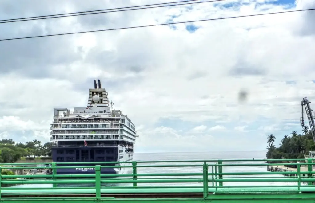 Mein Schiff 1 am Hafen von La Romana in der Dominikanischen Republik 