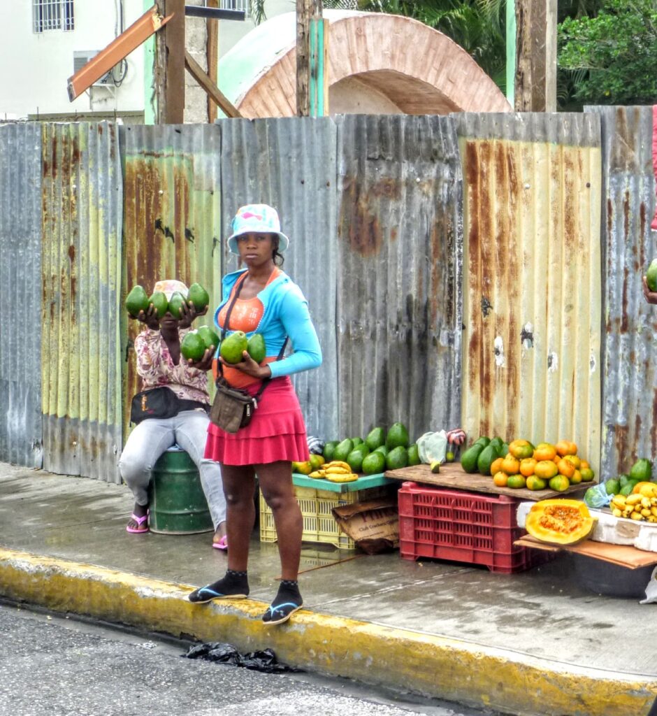 Obst-Verkäuferin in La Romana Dominikanischen Republik