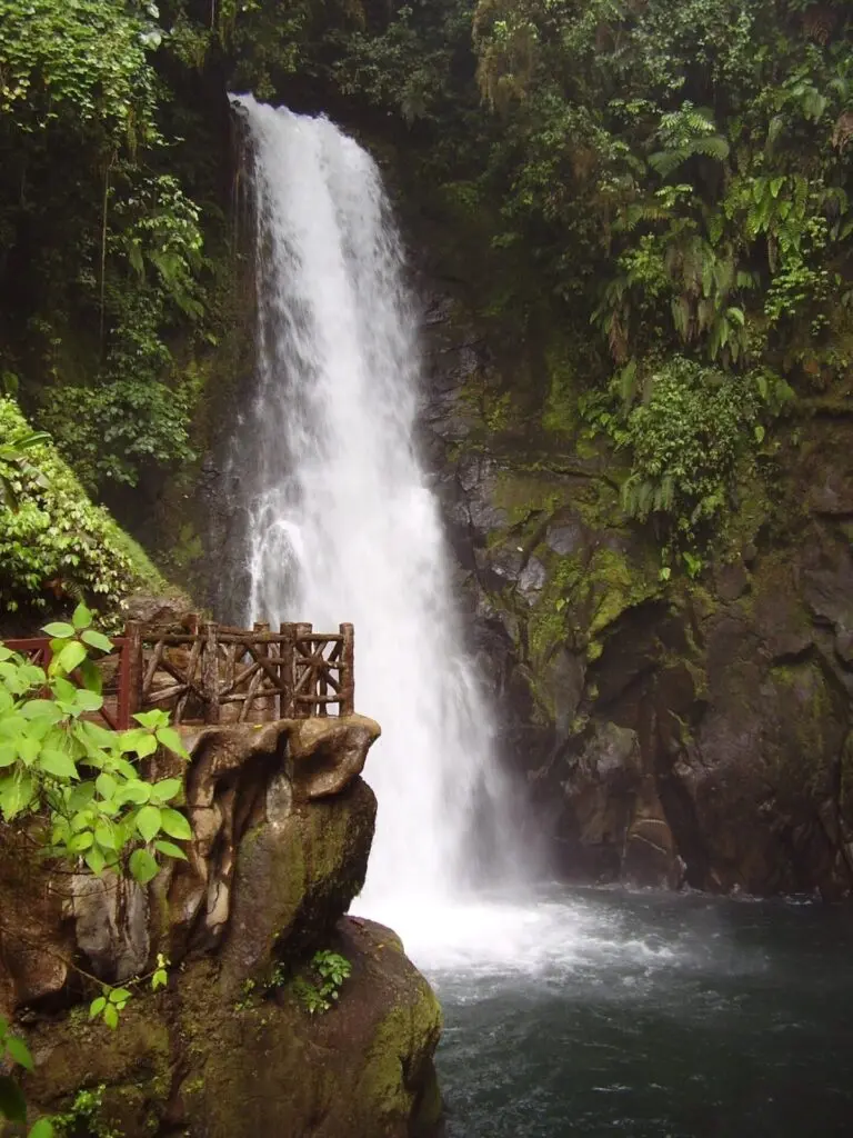 Wasserfall in Dominica Roseau
