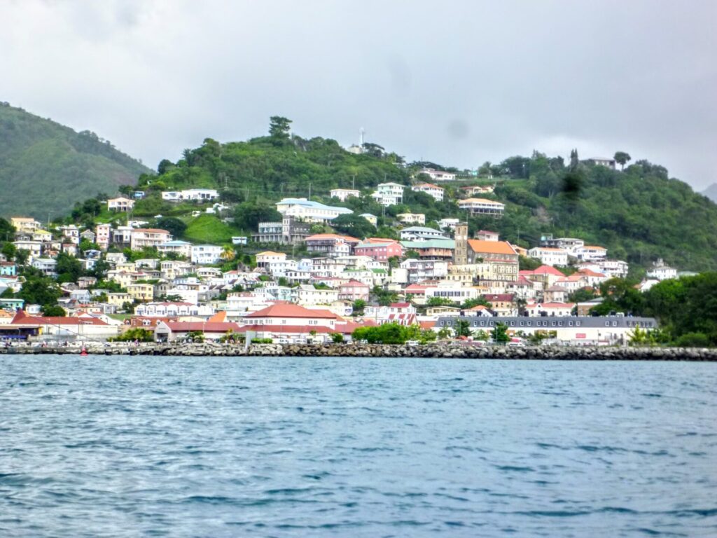 Häuser an der Küste von St. George`s Grenada