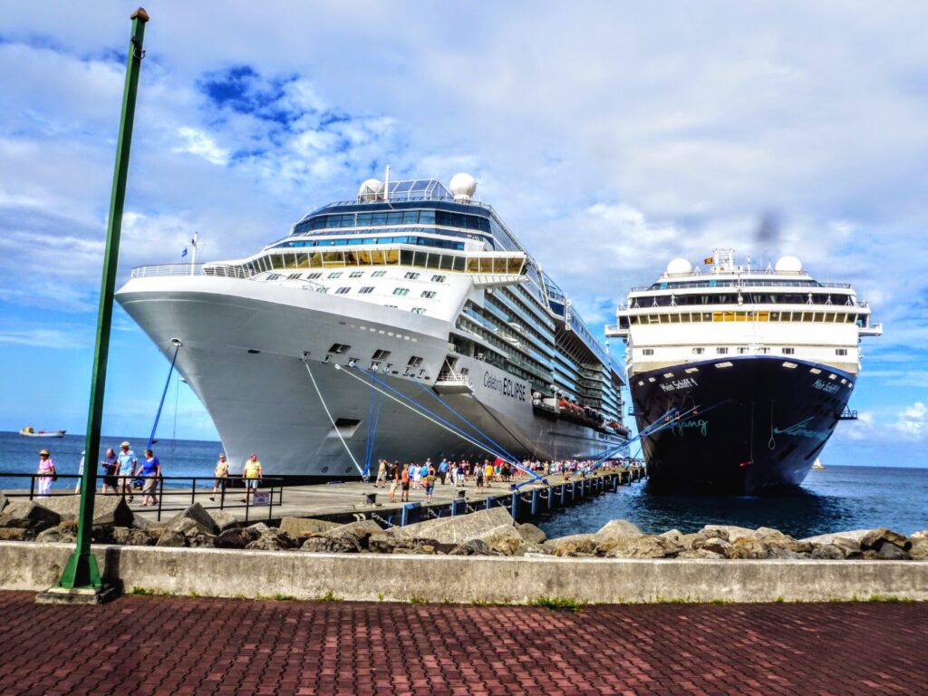 Kreuzfahrtschiffe am Hafen St. George`s Grenada