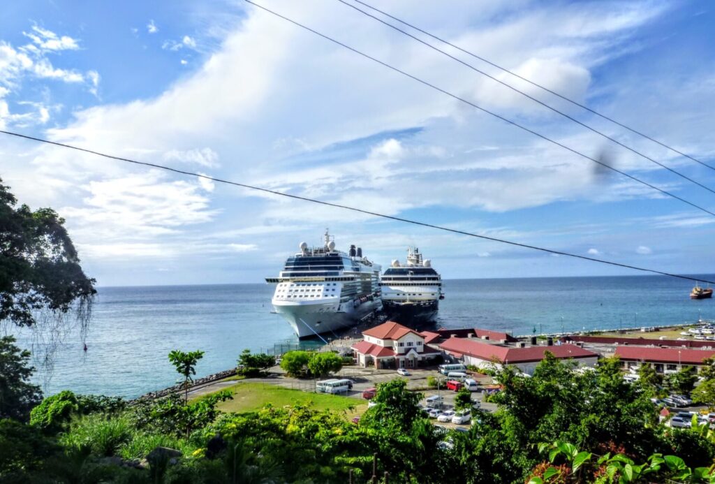 Kreuzfahrtschiffe am Hafen St. Georges Grenada 