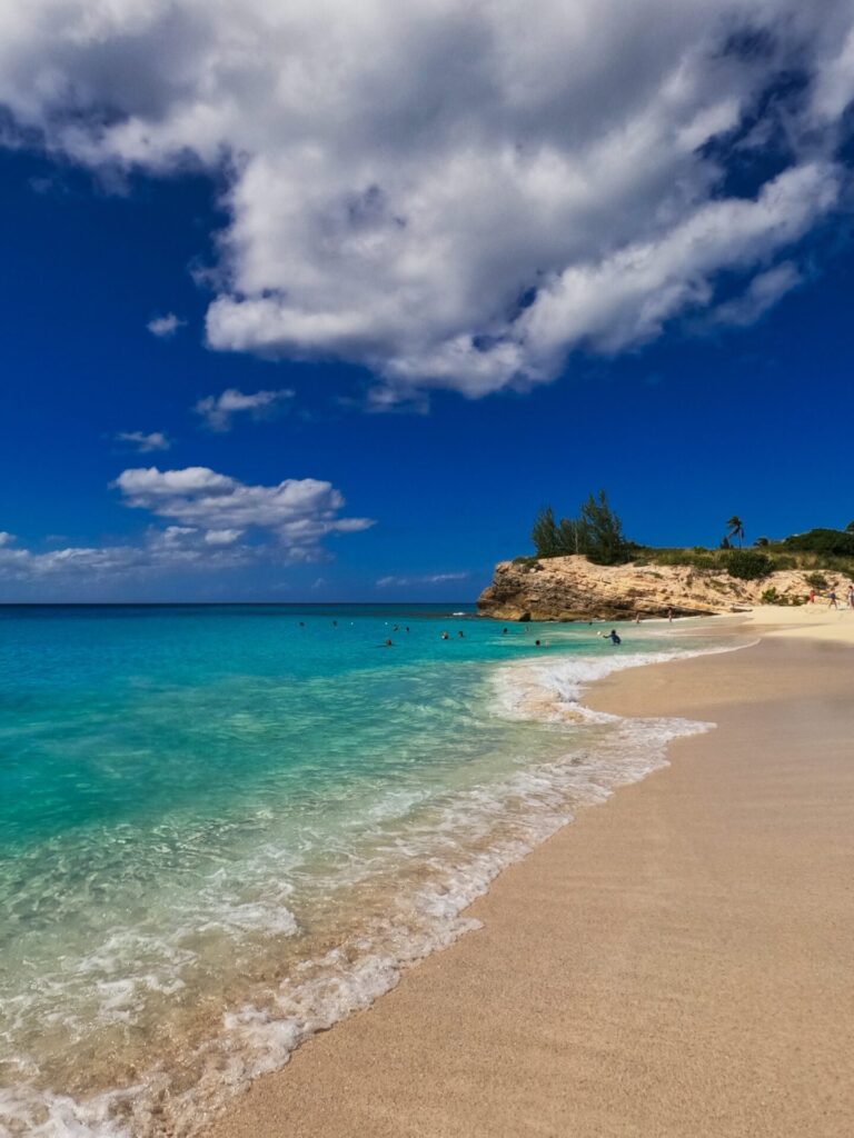 Strand und türkises Meer auf Saint Martin 