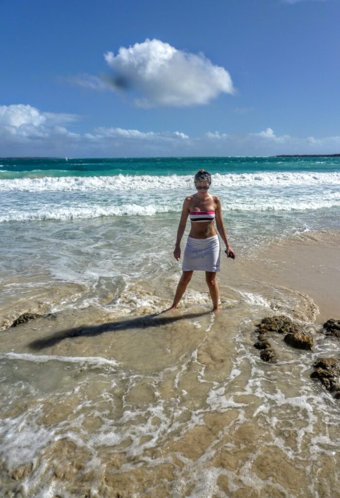 Frau am Waikiki Beach auf St. Maarten 