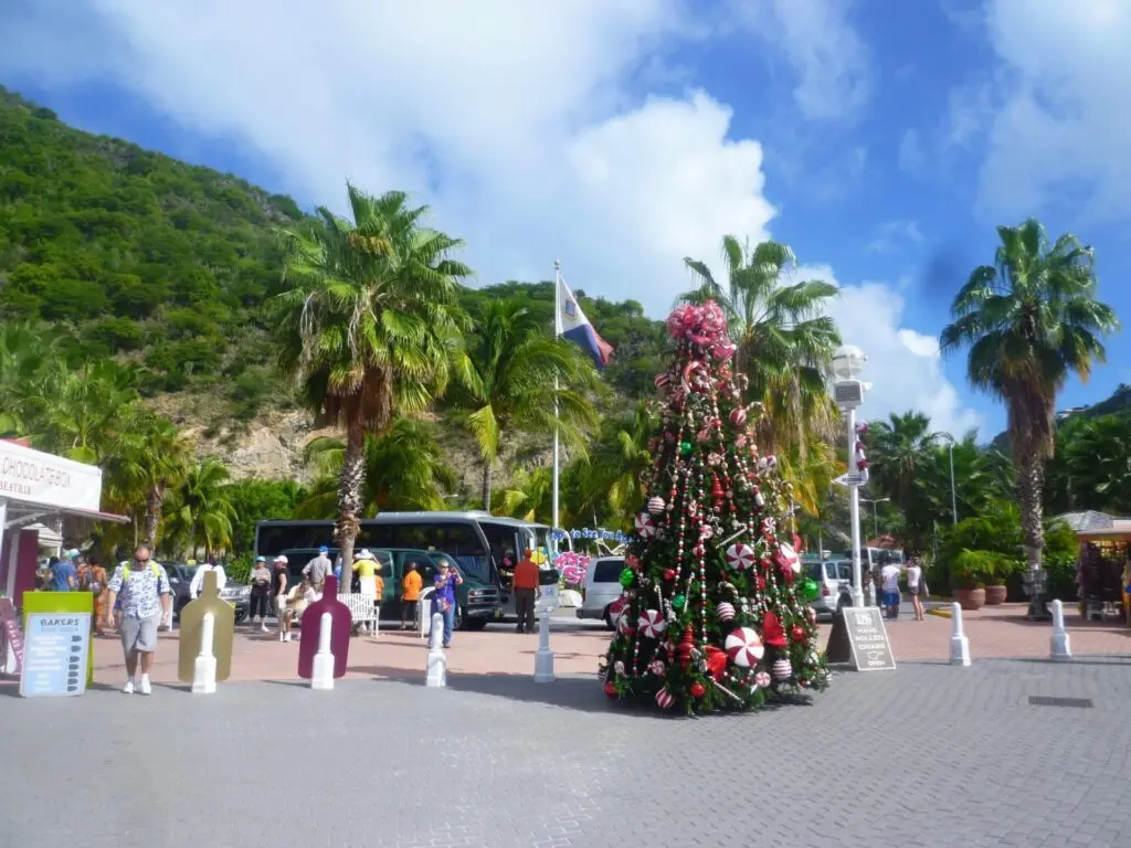 Karibischer Weihnachtsbaum in St. Maarten