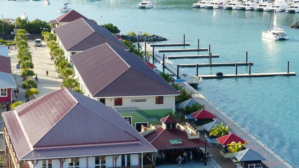 Pier mit Häuser in Road Town Tortola