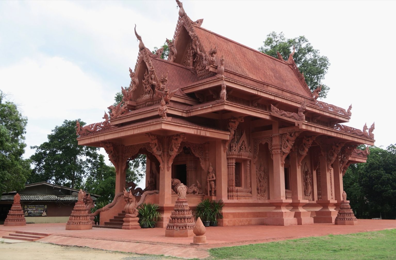 Roter Tempel - Wat Sila Ngu (Wat Ratchathammaram)