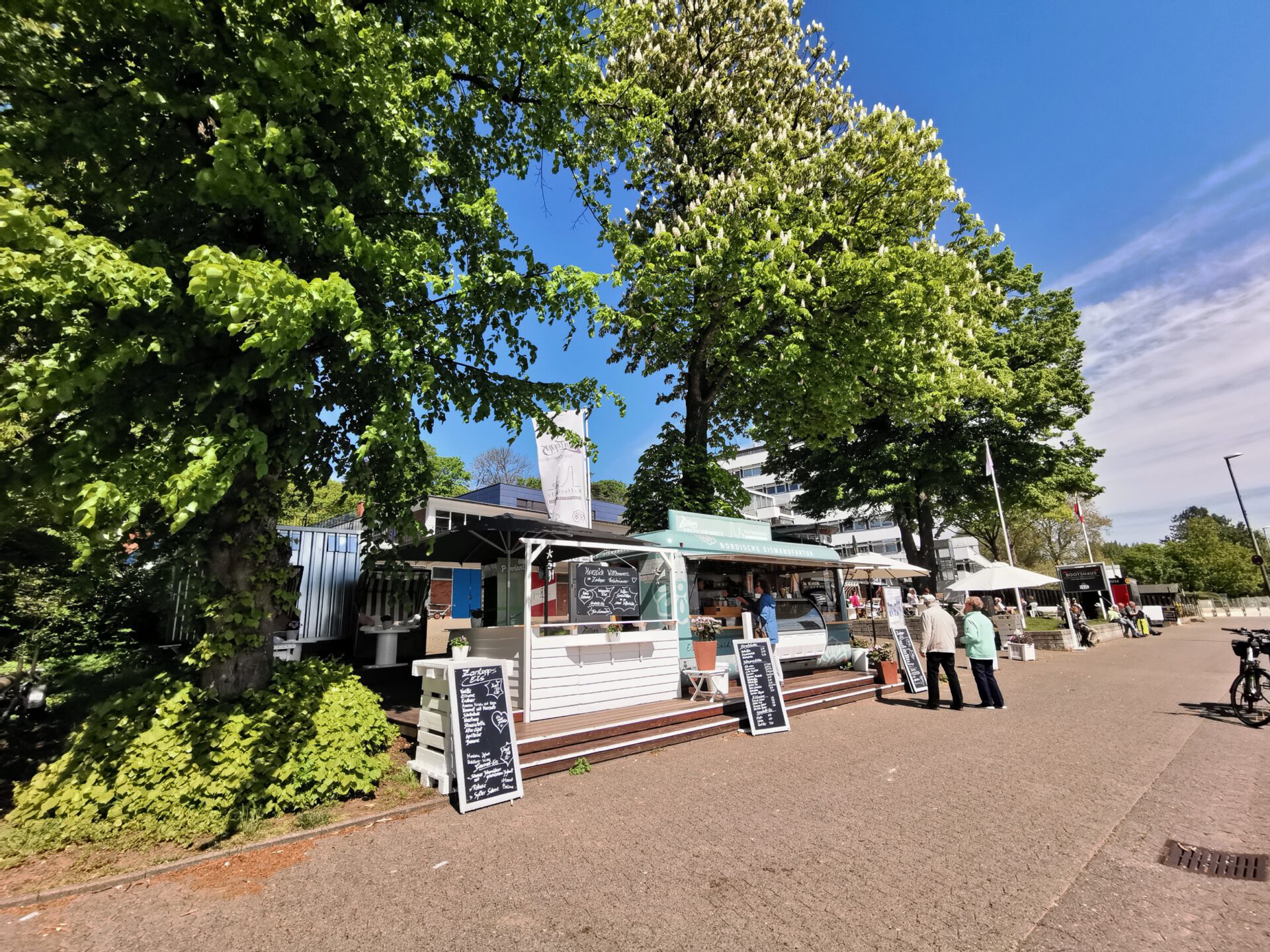 Eisdiele an der Kiellinie
