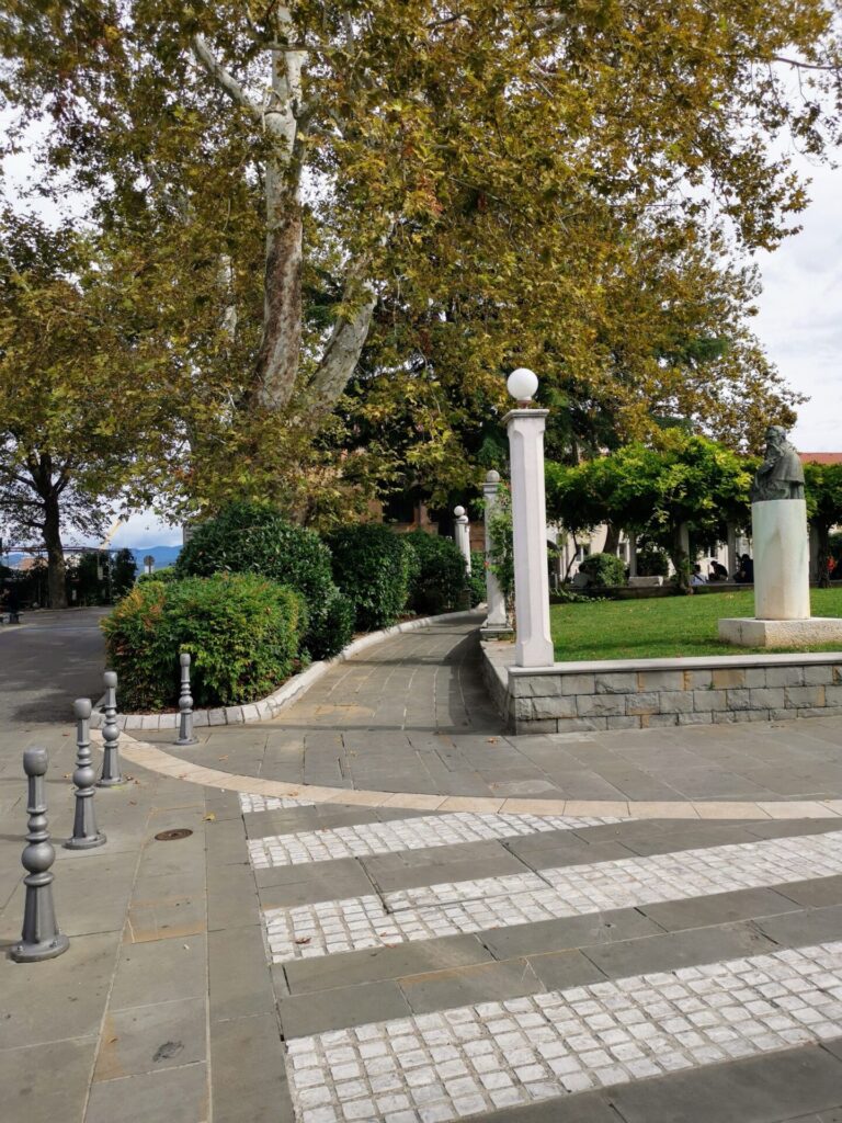 Garten Vergerijev trg Belver am Hafen von Koper