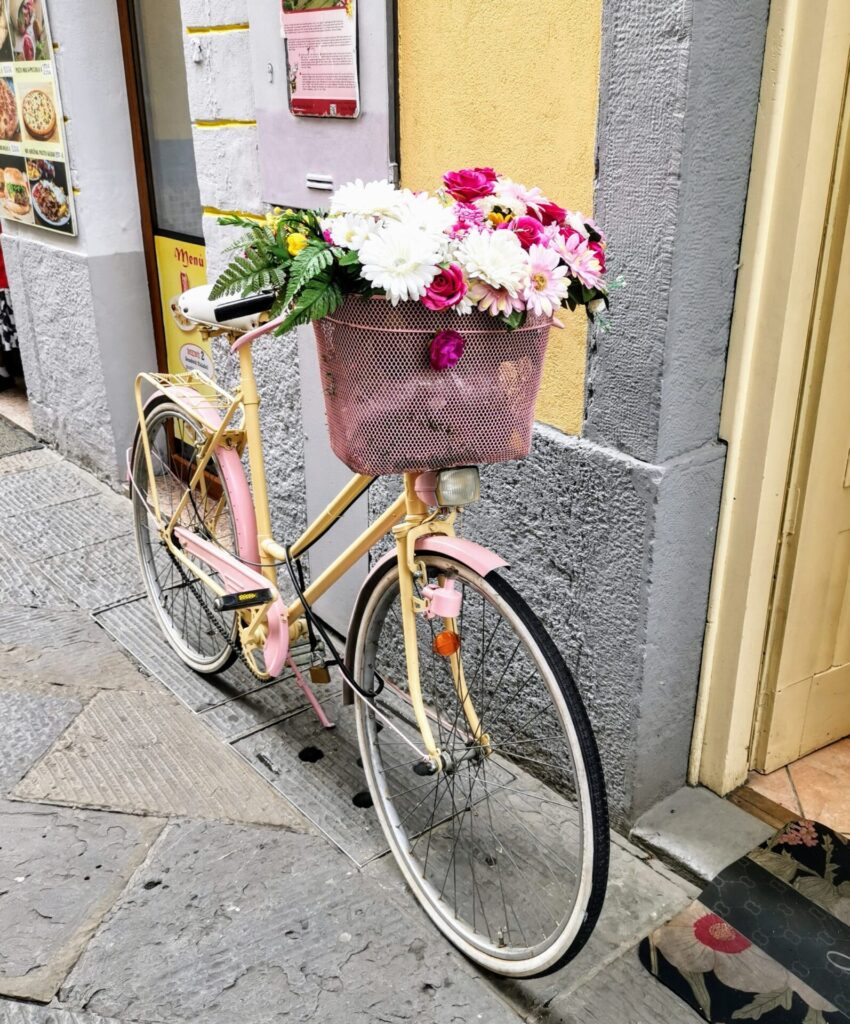 Fahrrad gelb mit Blumen