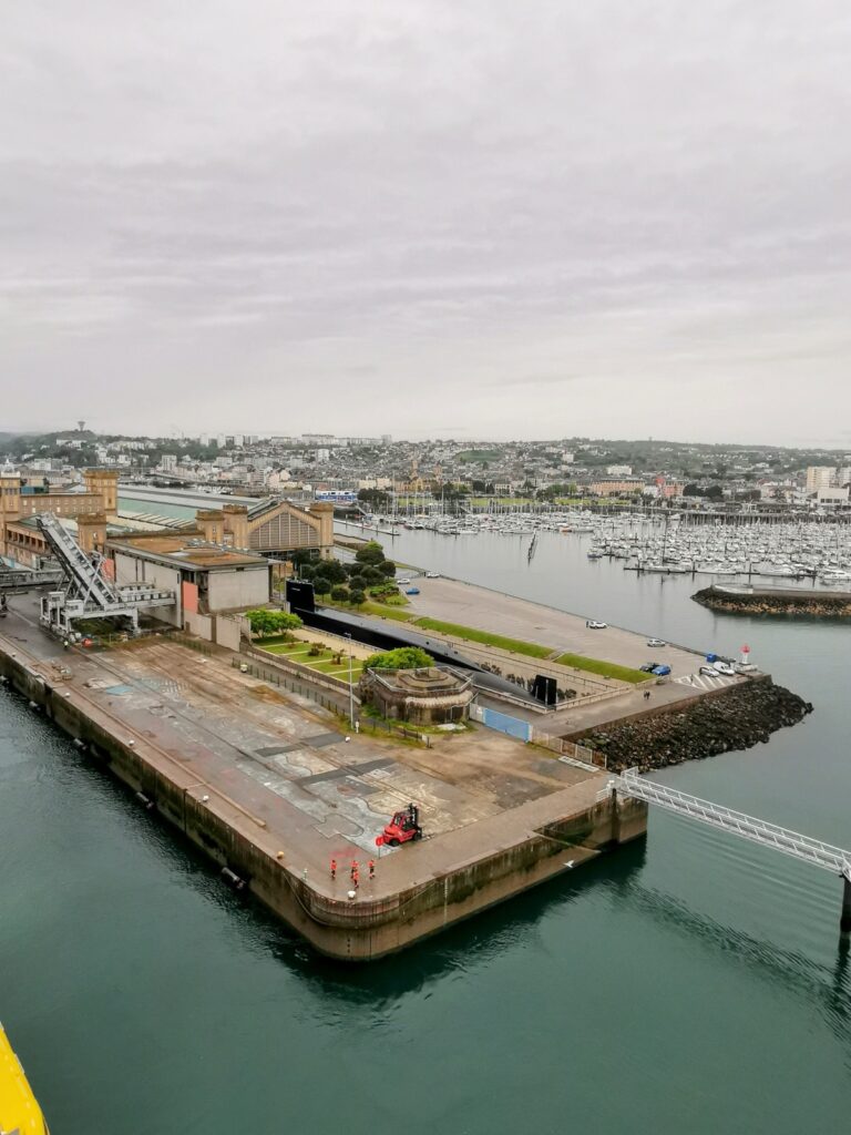 Blick auf den Hafen von Cherbourg