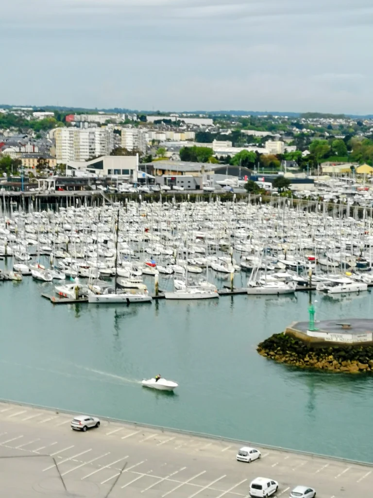 Blick auf den Hafen von Cherbourg
