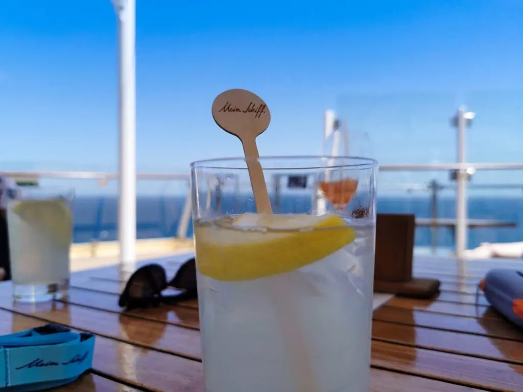 Drink auf Kreuzfahrtschiff