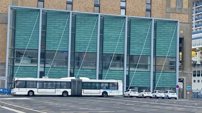 Shuttle-Bus am Hafen Cherbourg
