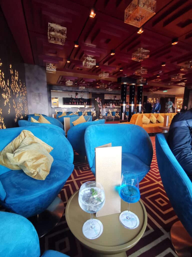 Bar auf einem Kreuzfahrtschiff