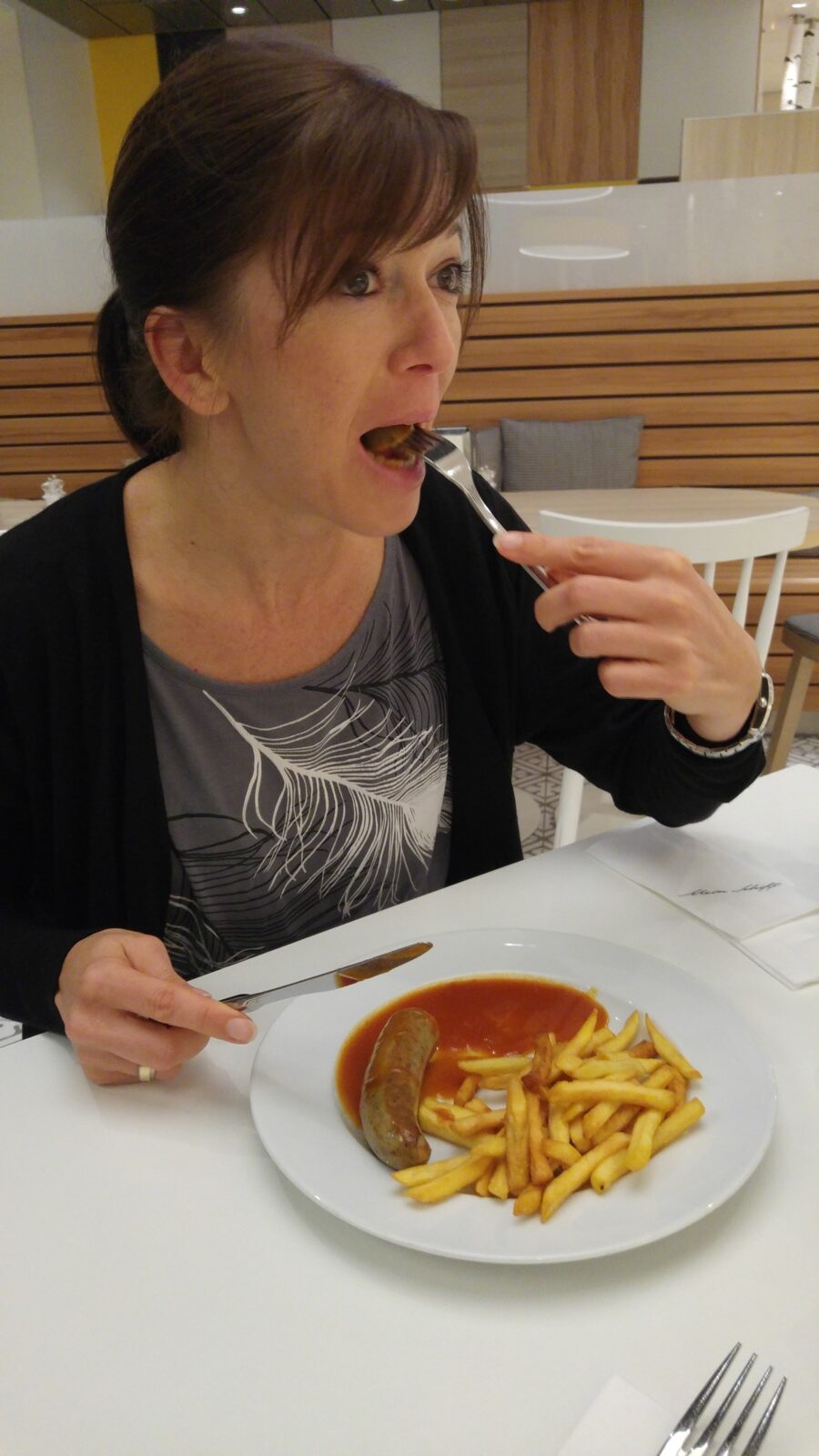 Frau ist Currywurst