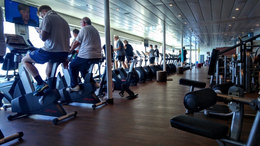 Fitness-Studio auf einem Kreuzfahrtschiff