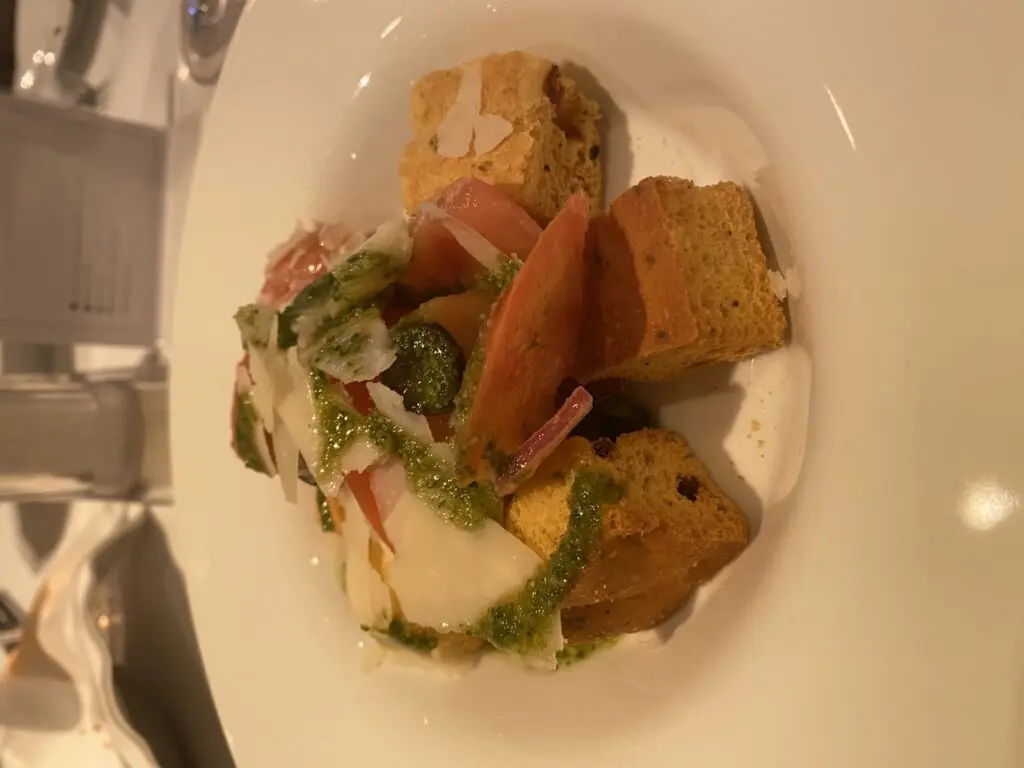 Essen im Restaurant auf Kreuzfahrtschiff