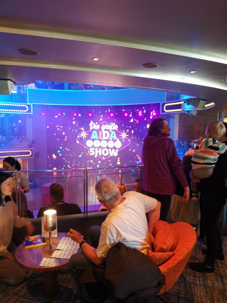 Show Aufführung auf einem Kreuzfahrtschiff