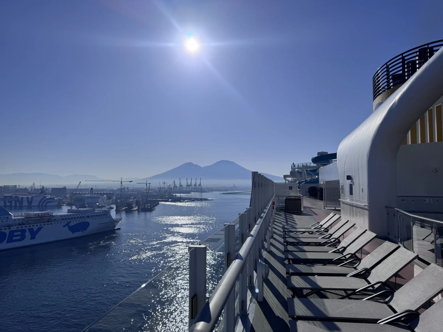 Blick auf den Hafen Neapel