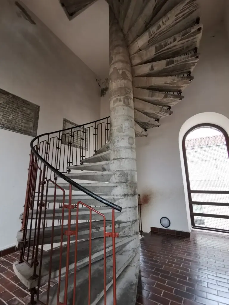 Wendeltreppe im Bell Tower Glockenturm in Zadar