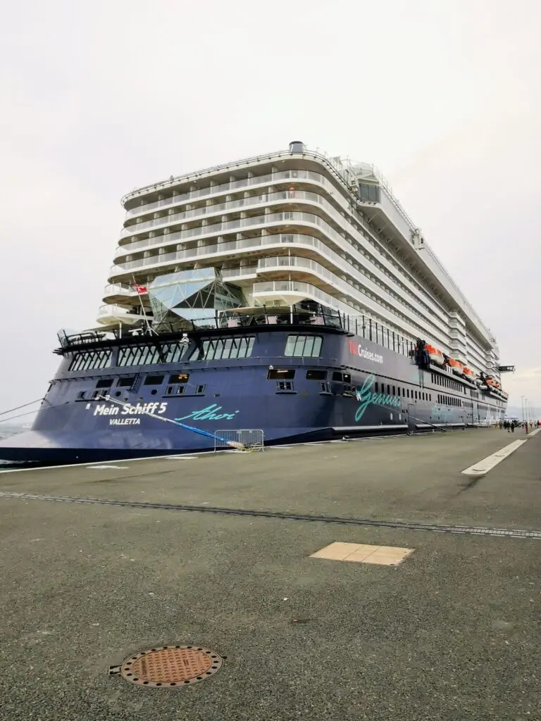 Mein Schiff am Hafen von Zadar