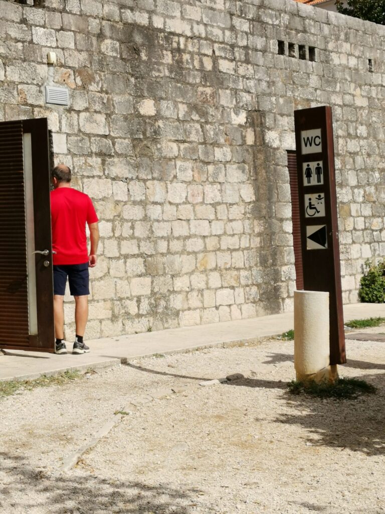 Öffentliches WC an der Promenade in Zadar