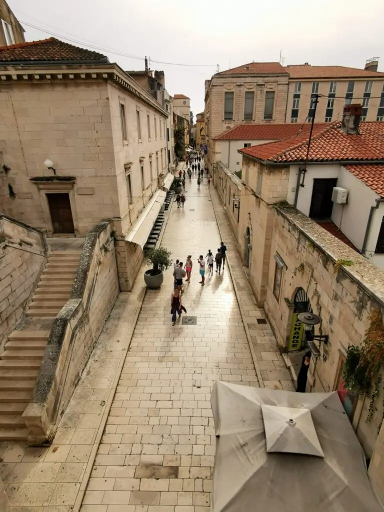 Gasse in der Altstadt von Zadar