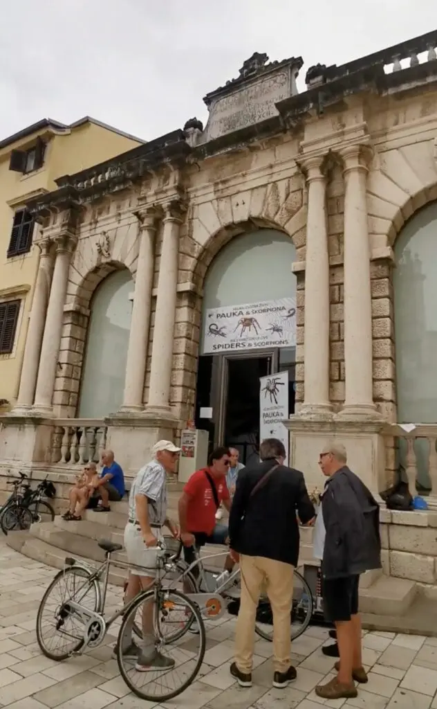 Volksplatz Zadar mit Stadtloggia