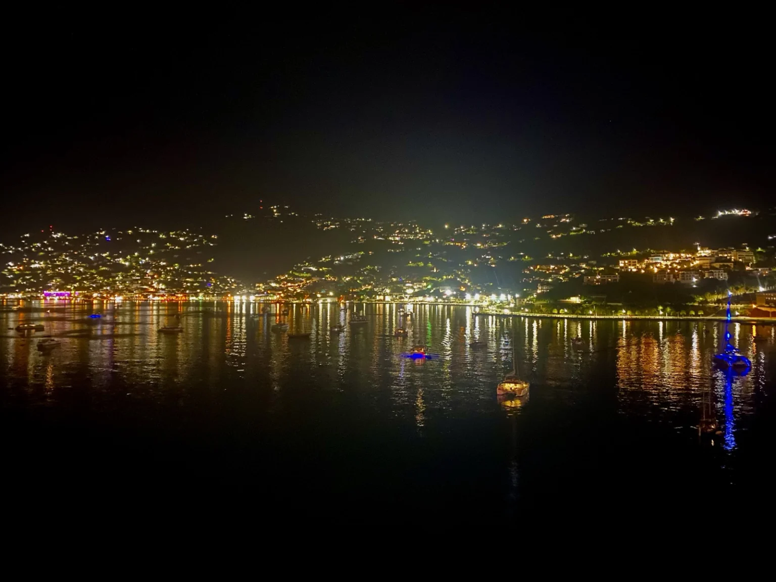 Küste von St. Thomas bei Nacht