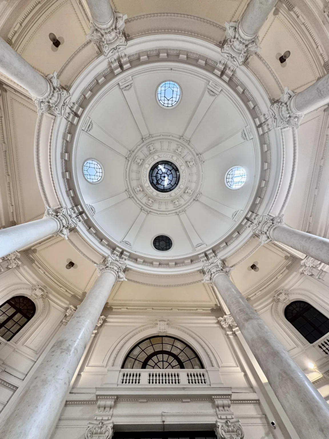 Kuppel im Kreuzfahrtterminal