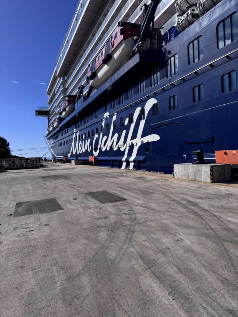 Mein Schiff am Hafen von La Romana Dominikanischen Republik