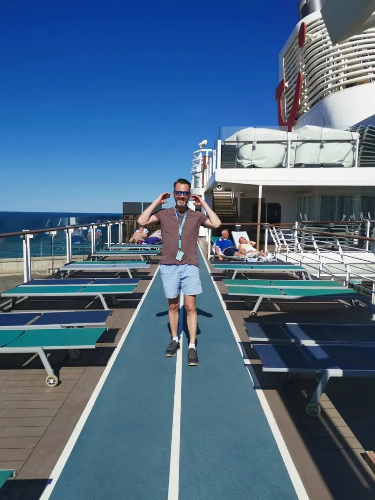 Laufbahn auf einem Kreuzfahrtschiff