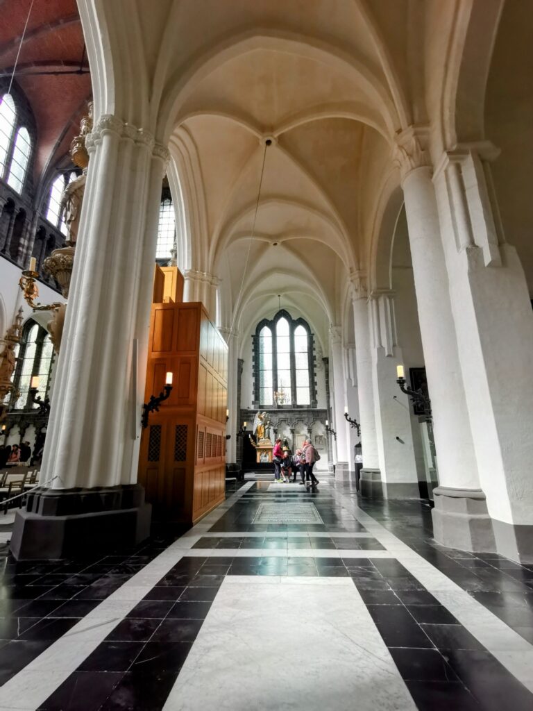 Liebfrauenkirche in Brügge von innen