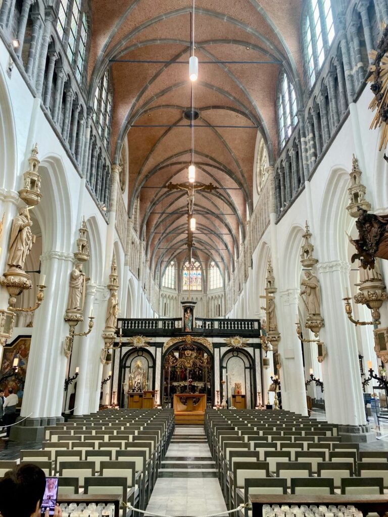 St.-Salvator-Kathedrale  von innen