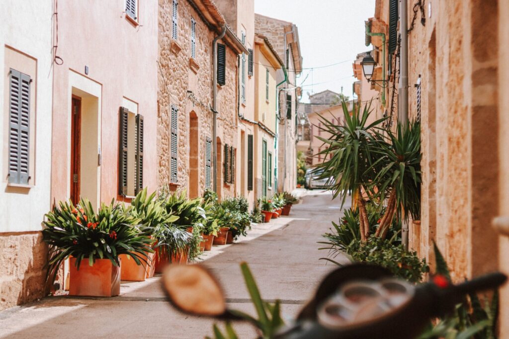 Bunte Gasse in Mallorca